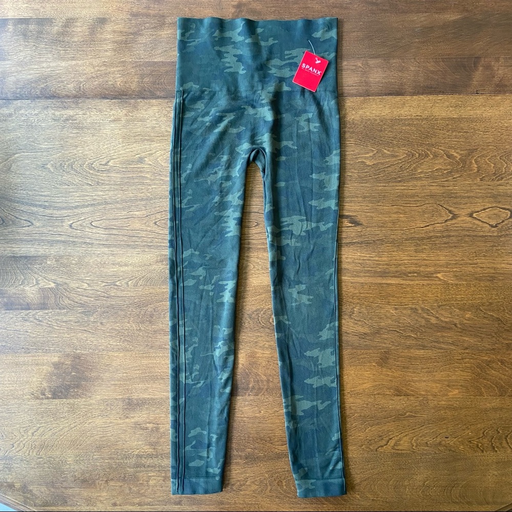 Spanx Look At Me Now Seamless Shaping Leggings Small Green Camo Print NEW